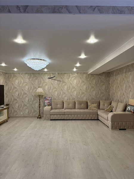 4-к. квартира, 200 м², 12/12 эт.