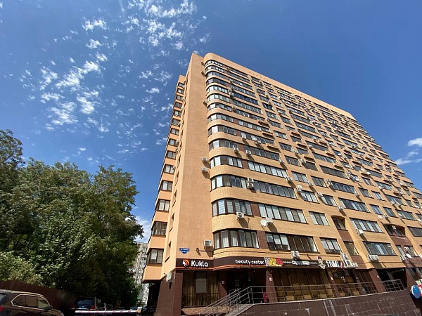 2-к. квартира, 72 м², 8/15 эт.