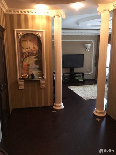 2-к. квартира, 72 м², 8/10 эт.