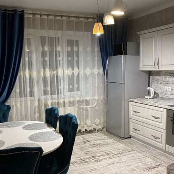 2-к. квартира, 70 м², 4/18 эт.