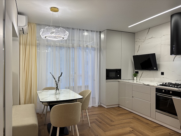 САМАЯ КРАСИВАЯ 3-Х КОМНАТНАЯ КВАРТИРА !
 ЗАХОДИ И ЖИВИ