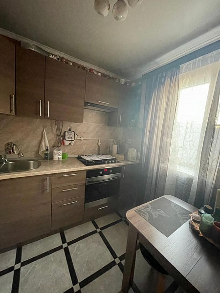 3-к. квартира, 50 м², 4/4 эт.