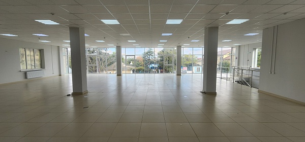 Аренда коммерческого помещения 407 м² в центре Михайловска — ул. Ленина, 86