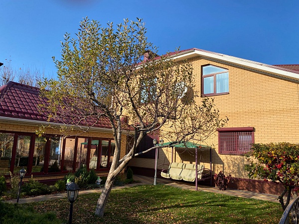 Дом 390 м.кв.,на участке 12 соток