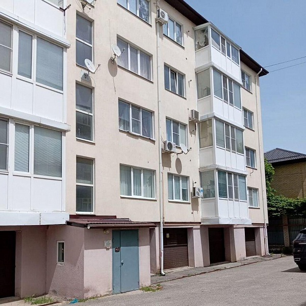 3-к. квартира, 119,5 м², 2/4 эт.