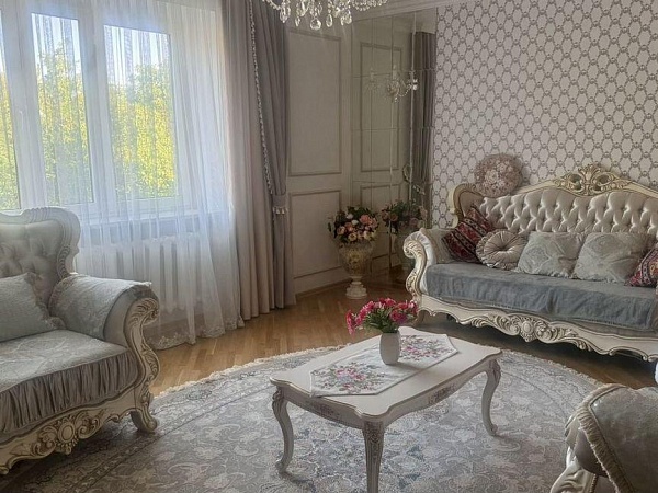 3-к. квартира, 110 м², 3/10 эт.